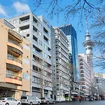 1Br City Apartment W/ Free Parking For 2 Cars